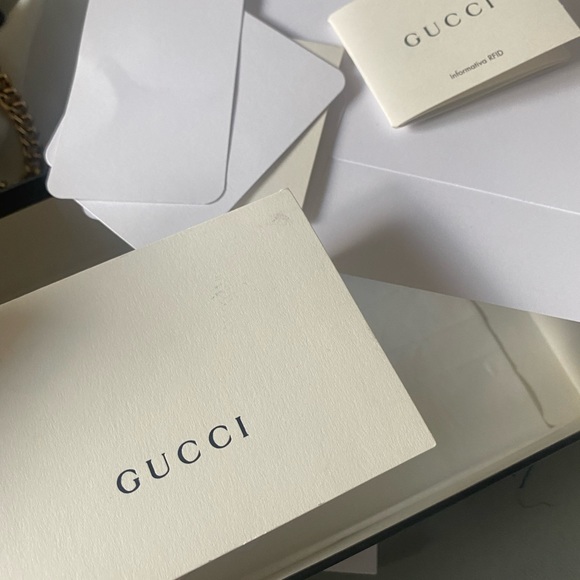 ✨SOLD✨ EUC Gucci Wallet on a chain. 100% AUTHENTIC - Picture 5 of 5